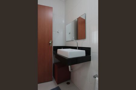 Casa à venda com 216m², 4 quartos e 4 vagasBanheiro Social 1