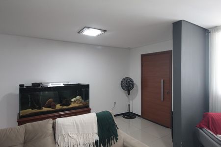 Casa à venda com 216m², 4 quartos e 4 vagasSala de Estar