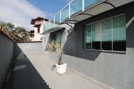 Casa à venda com 216m², 4 quartos e 4 vagasÁrea Externa