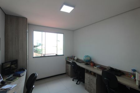 Casa à venda com 216m², 4 quartos e 4 vagasQuarto 2