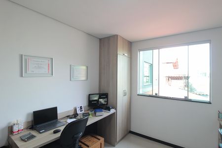 Casa à venda com 216m², 4 quartos e 4 vagasQuarto 2