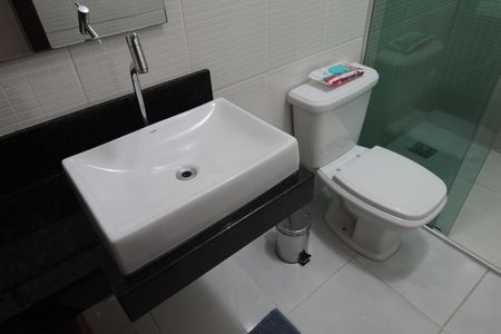 Casa à venda com 216m², 4 quartos e 4 vagasBanheiro Social 1