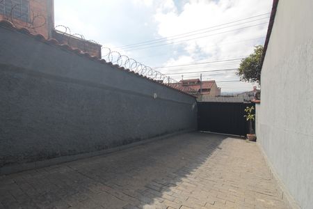 Casa à venda com 216m², 4 quartos e 4 vagasGaragem