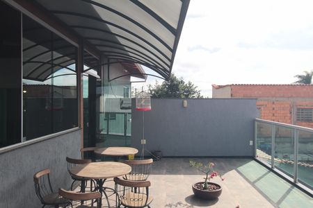 Casa à venda com 216m², 4 quartos e 4 vagasVaranda