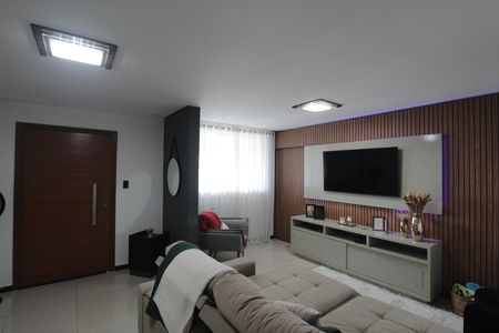 Casa à venda com 216m², 4 quartos e 4 vagasSala de Estar