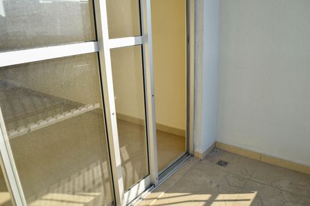 Apartamento para alugar com 62m², 2 quartos e 1 vaga Apartamento para alugar com 62m², 2 quartos e 1 vagaVaranda