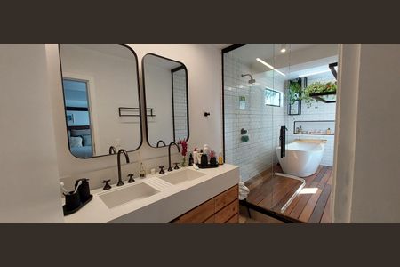 Casa para alugar com 450m², 4 quartos e 2 vagas Casa para alugar com 450m², 4 quartos e 2 vagasBanheiro
