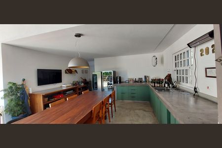 Casa para alugar com 450m², 4 quartos e 2 vagas Casa para alugar com 450m², 4 quartos e 2 vagasCozinha