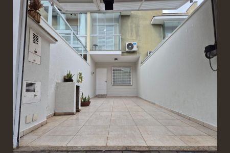 Casa à venda com 110m², 3 quartos e 2 vagas Casa à venda com 110m², 3 quartos e 2 vagasÁrea externa