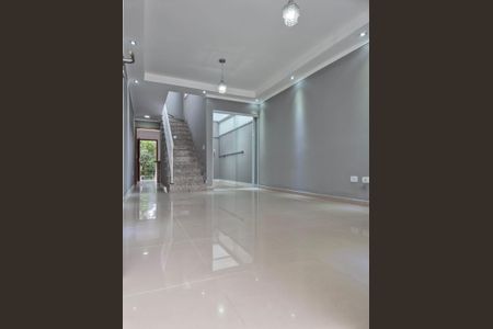 Sala de casa à venda com 3 quartos, 110m² em Vila Pedra Branca, São Paulo