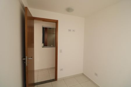 Quarto 2 de casa para alugar com 2 quartos, 60m² em Vila Bela, São Paulo