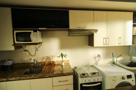 Apartamento para alugar com 75m², 2 quartos e 1 vaga Apartamento para alugar com 75m², 2 quartos e 1 vagaCozinha e Área de Serviço