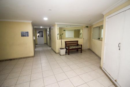 Apartamento para alugar com 75m², 2 quartos e 1 vaga Apartamento para alugar com 75m², 2 quartos e 1 vagaÁrea comum - Hall de entrada