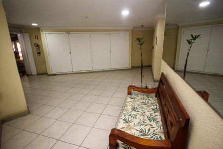 Apartamento para alugar com 75m², 2 quartos e 1 vaga Apartamento para alugar com 75m², 2 quartos e 1 vagaÁrea comum - Hall de entrada