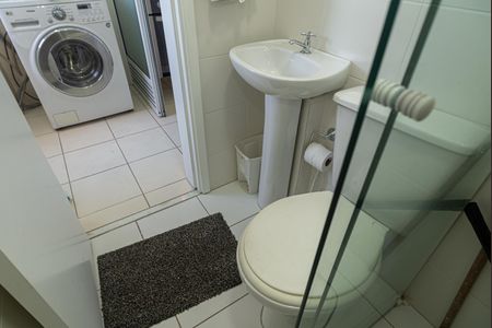Apartamento para alugar com 240m², 3 quartos e 2 vagas Apartamento para alugar com 240m², 3 quartos e 2 vagasBanheiro de Serviço