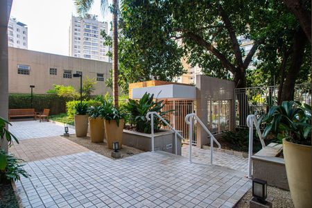 Apartamento para alugar com 240m², 3 quartos e 2 vagas Apartamento para alugar com 240m², 3 quartos e 2 vagasÁrea comum - Entrada do Edifício