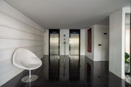 Apartamento para alugar com 240m², 3 quartos e 2 vagas Apartamento para alugar com 240m², 3 quartos e 2 vagasÁrea comum - Elevadores