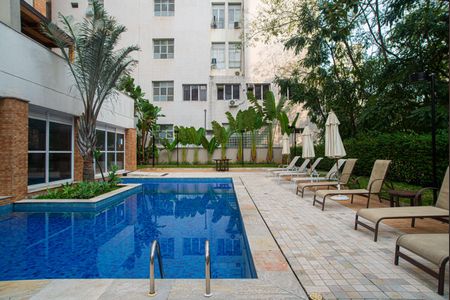 Apartamento para alugar com 240m², 3 quartos e 2 vagas Apartamento para alugar com 240m², 3 quartos e 2 vagasÁrea comum - Piscina