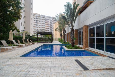 Apartamento para alugar com 240m², 3 quartos e 2 vagas Apartamento para alugar com 240m², 3 quartos e 2 vagasÁrea comum - Piscina