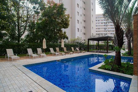 Apartamento para alugar com 240m², 3 quartos e 2 vagas Apartamento para alugar com 240m², 3 quartos e 2 vagasÁrea comum - Piscina