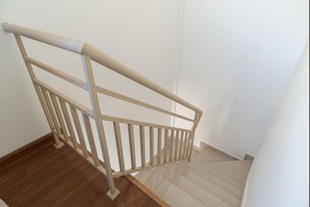Apartamento para alugar com 240m², 3 quartos e 2 vagas Apartamento para alugar com 240m², 3 quartos e 2 vagasEscada