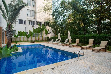 Apartamento para alugar com 240m², 3 quartos e 2 vagas Apartamento para alugar com 240m², 3 quartos e 2 vagasÁrea comum - Piscina