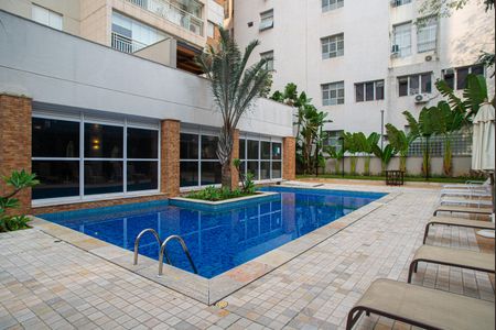 Apartamento para alugar com 240m², 3 quartos e 2 vagas Apartamento para alugar com 240m², 3 quartos e 2 vagasÁrea comum - Piscina