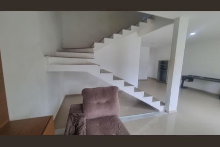 Casa de condomínio à venda com 300m², 4 quartos e 5 vagas Casa de condomínio à venda com 300m², 4 quartos e 5 vagasSala
