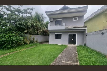 Casa de condomínio à venda com 300m², 4 quartos e 5 vagas Casa de condomínio à venda com 300m², 4 quartos e 5 vagasÁrea externa