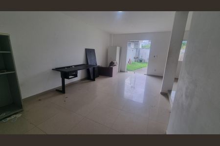 Casa de condomínio à venda com 300m², 4 quartos e 5 vagas Casa de condomínio à venda com 300m², 4 quartos e 5 vagasSala