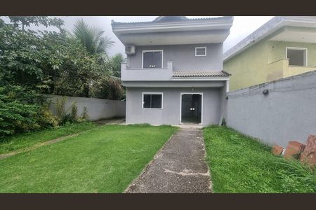 Casa de condomínio à venda com 300m², 4 quartos e 5 vagas Casa de condomínio à venda com 300m², 4 quartos e 5 vagasÁrea externa