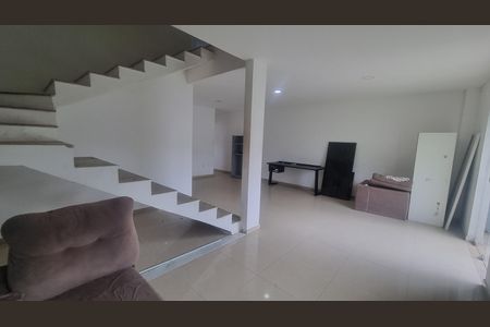 Casa de condomínio à venda com 300m², 4 quartos e 5 vagas Casa de condomínio à venda com 300m², 4 quartos e 5 vagasSala