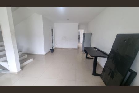 Casa de condomínio à venda com 300m², 4 quartos e 5 vagas Casa de condomínio à venda com 300m², 4 quartos e 5 vagasSala