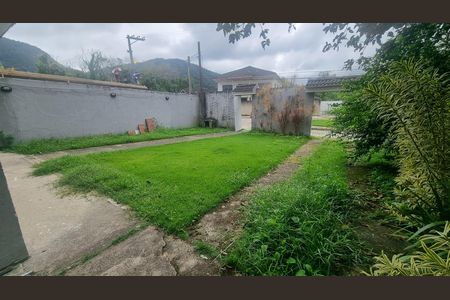 Casa de condomínio à venda com 300m², 4 quartos e 5 vagas Casa de condomínio à venda com 300m², 4 quartos e 5 vagasÁrea externa