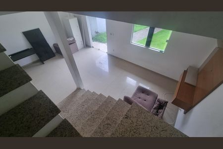 Casa de condomínio à venda com 300m², 4 quartos e 5 vagas Casa de condomínio à venda com 300m², 4 quartos e 5 vagasSala