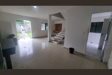 Casa de condomínio à venda com 300m², 4 quartos e 5 vagas Casa de condomínio à venda com 300m², 4 quartos e 5 vagasSala