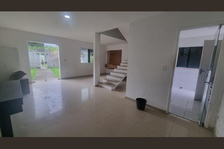 Casa de condomínio à venda com 300m², 4 quartos e 5 vagas Casa de condomínio à venda com 300m², 4 quartos e 5 vagasSala