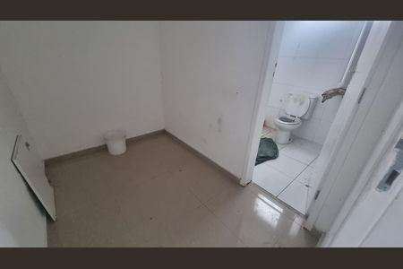 Casa de condomínio à venda com 300m², 4 quartos e 5 vagas Casa de condomínio à venda com 300m², 4 quartos e 5 vagasQuarto