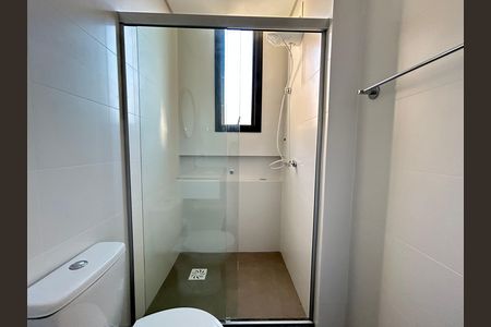 Banheiro de apartamento para alugar com 1 quarto, 34m² em Pantanal, Florianópolis