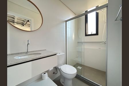 Banheiro de apartamento para alugar com 1 quarto, 34m² em Pantanal, Florianópolis