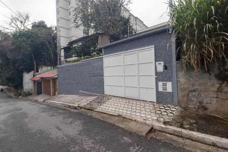 Casa à venda com 360m², 3 quartos e 5 vagas Casa à venda com 360m², 3 quartos e 5 vagasFachada
