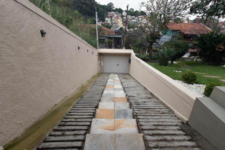Casa à venda com 360m², 3 quartos e 5 vagas Casa à venda com 360m², 3 quartos e 5 vagasEntrada