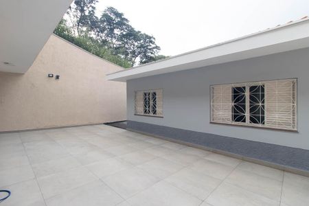 Casa à venda com 360m², 3 quartos e 5 vagas Casa à venda com 360m², 3 quartos e 5 vagasQuintal