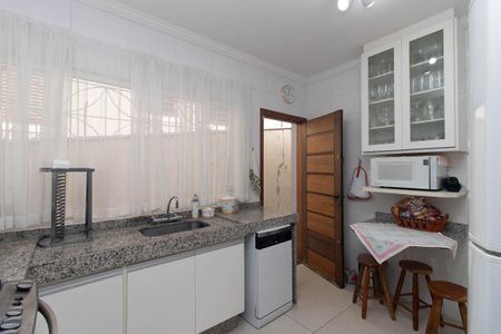 Casa à venda com 360m², 3 quartos e 5 vagas Casa à venda com 360m², 3 quartos e 5 vagasCozinha