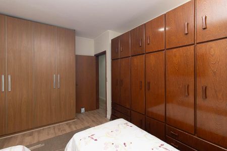 Casa à venda com 360m², 3 quartos e 5 vagas Casa à venda com 360m², 3 quartos e 5 vagasQuarto 2
