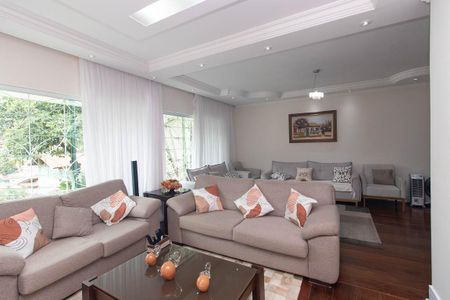 Casa à venda com 360m², 3 quartos e 5 vagas Casa à venda com 360m², 3 quartos e 5 vagasSala