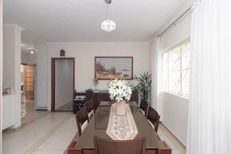 Casa à venda com 360m², 3 quartos e 5 vagas Casa à venda com 360m², 3 quartos e 5 vagasSala de Jantar
