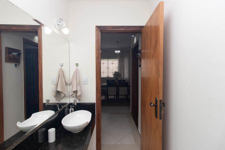 Casa à venda com 360m², 3 quartos e 5 vagas Casa à venda com 360m², 3 quartos e 5 vagasLavabo