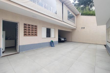 Casa à venda com 360m², 3 quartos e 5 vagas Casa à venda com 360m², 3 quartos e 5 vagasQuintal