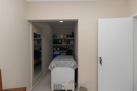 Casa à venda com 360m², 3 quartos e 5 vagas Casa à venda com 360m², 3 quartos e 5 vagasDespensa
